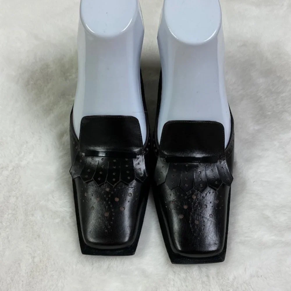 Stuart Weitzman Closed Toe Slide On Leather Heels,‎ size 7 N